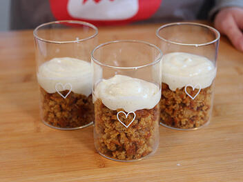 schichtdessert-karottenkuchen-frischkaesefrosting.jpg