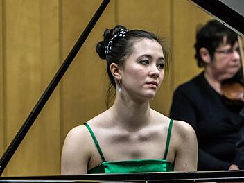 Die junge Pianistin Nina Scheidmantel ist die Solistin beim 3. Sinfoniekonzert am Montag (12. November, 20 Uhr) im Landestheater.Foto: Archiv/Jochen Berger