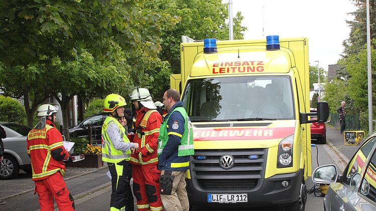 Besprechung der Einsatzleitung über die weitere Vorgehensweise