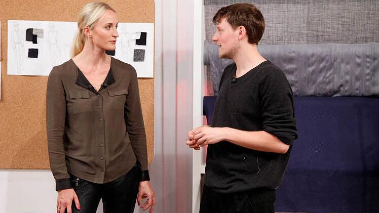 Tim Labenda aus Würzburg bespricht sich mit Petra Winter von s.Oliver.