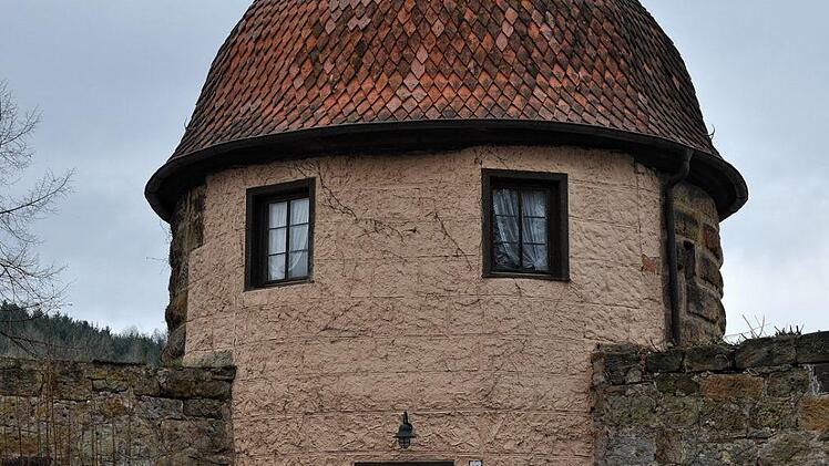 Der runde Wehrturm wurde im Jahr 1516 erbaut.