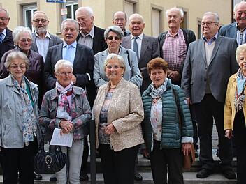 Das obligatorische Klassenbild durfte beim Treffen des Münnerstädter Schülerjahrgangs 1936/37 nicht fehlen.  Heike Beudert