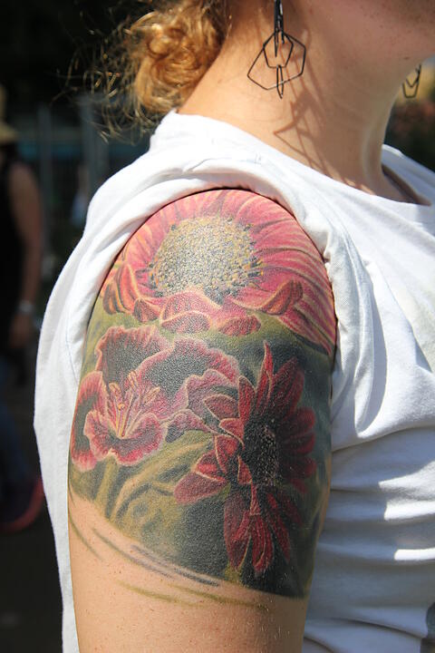 Zu einem Rockfestival gehören natürlich auch Tattoos