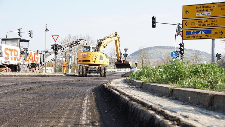 Am Montag begann das Abfräsen des Straßenbelags.Foto:  Arkadius Guzy