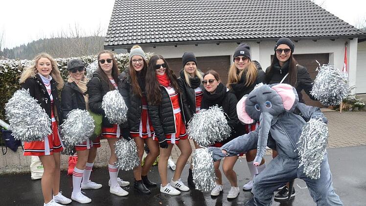 Fast tausend Teilnehmer mit Gruppen und Motivwagen waren in Rothenkirchen dabei.Karl-Heinz Hofmann