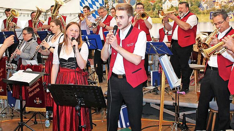 Die Leuchsentaler Blasmusik in ihrem Element. Zum 95. Geburtstag der Kapelle gibt es böhmische Weisen zu hören.