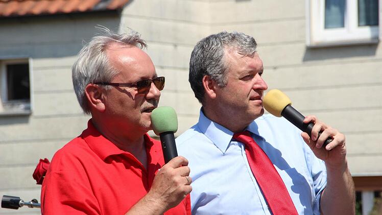 Die Moderatoren Eberhard Wohl und Jürgen Hennemann  Foto: Eckehard Kiesewetter