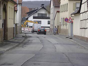 Die Hauptstraße von Aura wird erneurt.  Foto: Winfried Ehling