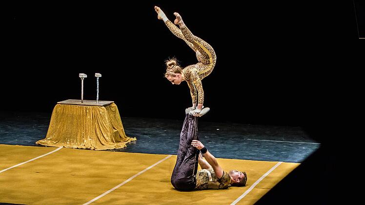 Matinee "Jugend spielt für Jugend" im Landestheater Coburg: Acro-magic der Coburger Turnerschaft.Foto: Jochen Berger