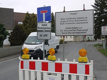 Wer lesen kann, hat's leichter im Leben. Als Lkw-Fahrer in Ebersdorf bei Coburg noch mehr als anderswo. - Foto: Berthold Köhler