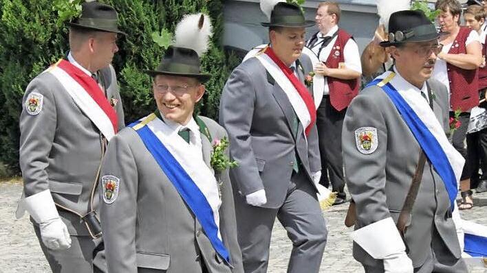 Der Vorstand der Ludwigsstädter Schützen zeigte sich bei gutem Wetter ebenso gelaunt.  Fotos: Veronika Schadeck