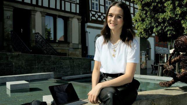 Die Lichtenfelserin Denise Göbel erfüllt sich mit ihrem Unternehmen "Lauschebengel" einen kleinen Lebenstraum und produziert Hörbücher für Oberfrankens Kinder. Foto: Corinna Tübel