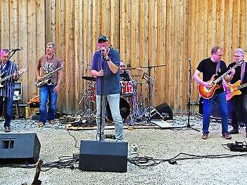 Die heimische Band Shark wird am Samstag in Wüstenbuchau ihr einziges Konzert in diesem Jahr geben.