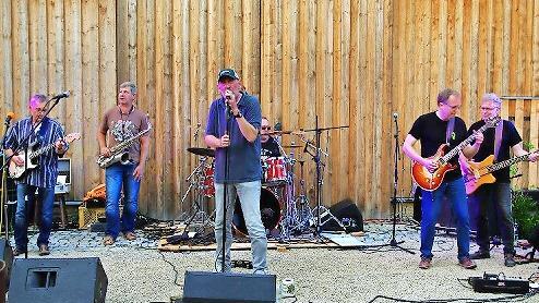 Die heimische Band Shark wird am Samstag in Wüstenbuchau ihr einziges Konzert in diesem Jahr geben.