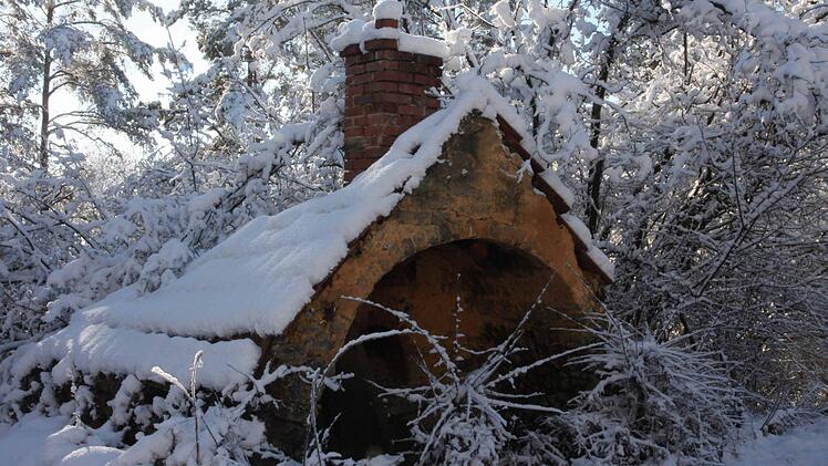 Der Winter hat das Dach verziert. Foto: Franz Galster