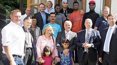Gruppenbild in Obertrubach mit Bürgermeister Grüner, MdB Koschyk und Landrat Ulm (r.)