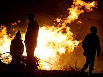 Osterfeuer im Kreis Ansbach zu fr&uuml;h abgebrannt
