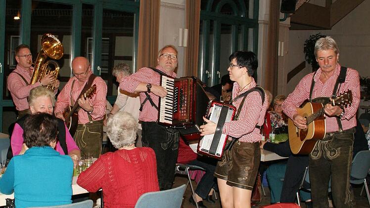 "Die Albertos" sorgten für beste musikalische Stimmung in der Stadthalle Eltmannbeim ersten Bunten Abend.