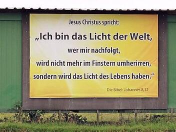 Eine Plakatwand wie in Bergleshof möchte der Stadtrat neben der Badstraße in Stadtsteinach aus verschiedenen Überlegungen nicht haben. Foto: Klaus Klaschka