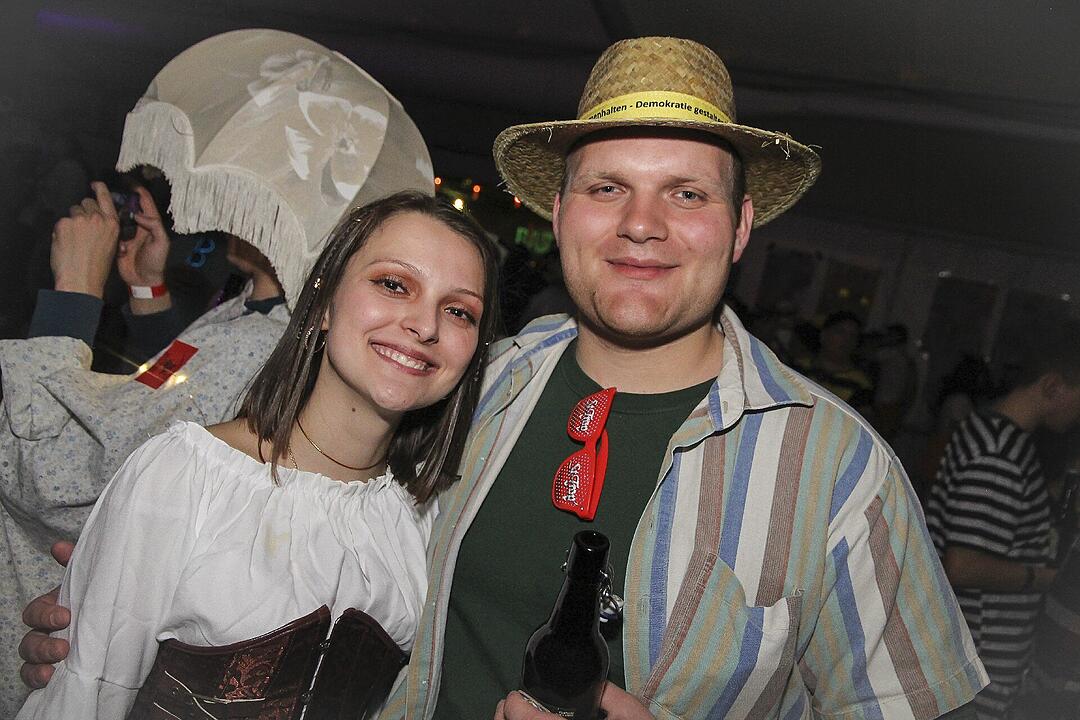 Super Stimmung beim Meeder Zeltfasching 2025!