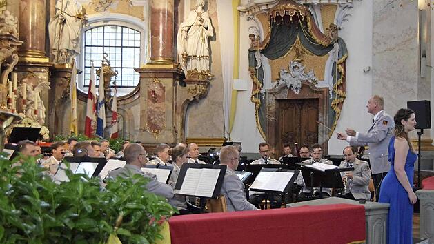 Das Heeresmusikchor Veitshöchheim gab ein Benefizkonzert in der Basilika Vierzehnheiligen. Foto: Andreas Welz
