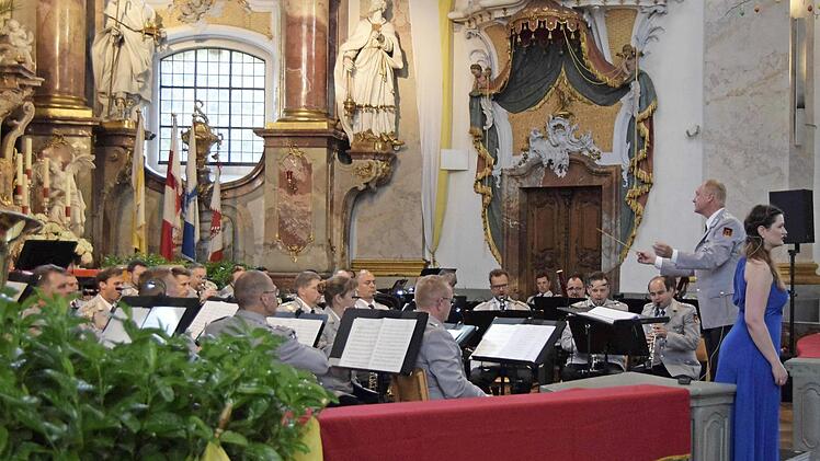 Das Heeresmusikchor Veitshöchheim gab ein Benefizkonzert in der Basilika Vierzehnheiligen. Foto: Andreas Welz