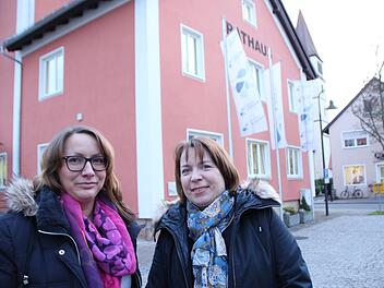 Freuen sich über ihre deutsche Staatsbürgerschaft: Joanna Holewa und Elizaveta Stepina (v.l.)  Foto: Andreas Dorsch