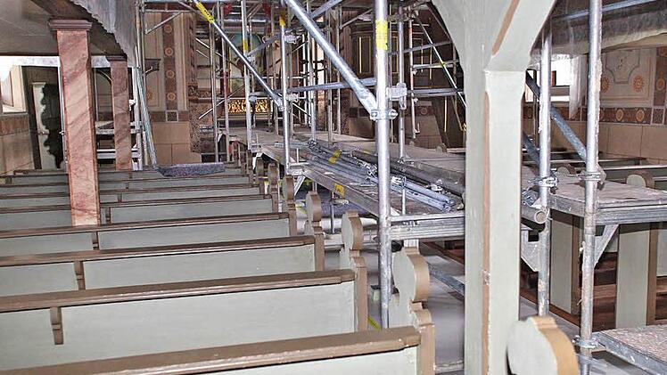 So sieht es aus, wenn die Brunner Stephanuskirche hergerichtet wird. Fotos: Wolf