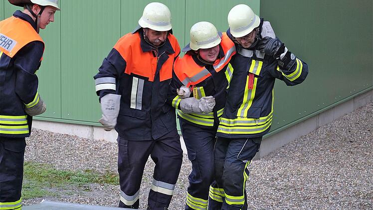 Eindrücke von der Feuerwehrübung in Sulzthal. Foto: Gerd Schaar