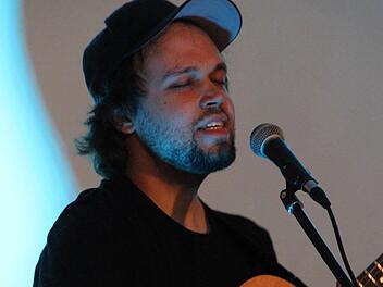 Mit seiner Musik und seiner Bühnenpräsenz begeisterte Manuel Stübinger im Konzert. Foto: Katharina Müller-Sanke