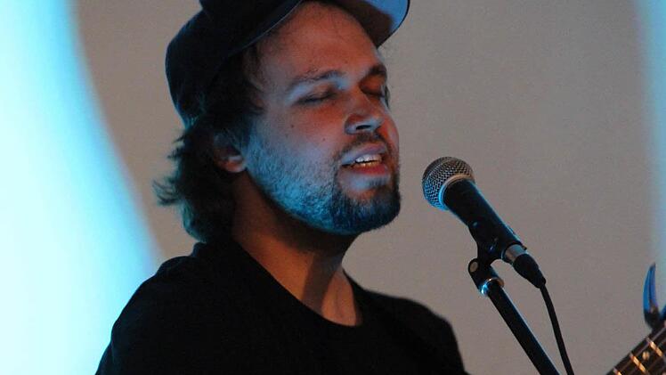 Mit seiner Musik und seiner Bühnenpräsenz begeisterte Manuel Stübinger im Konzert. Foto: Katharina Müller-Sanke