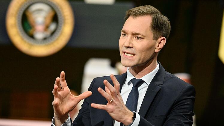 Strategieberater Julius van de Laar offenbarte, wie h&auml;ufig der Name Donald Trump in Epstein-Dokumenten auftauche.