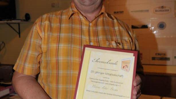 Peter Persin wurde für 25 Jahre Mitgliedschaft geehrt.