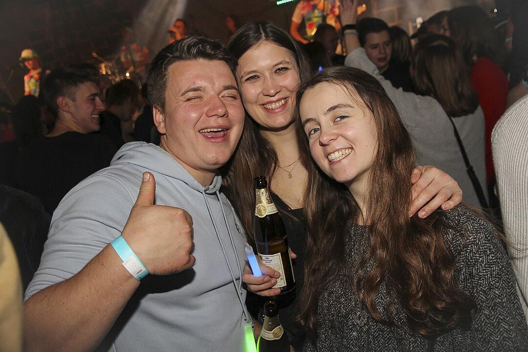 Die Partyband "Power" heizte ordentlich ein.