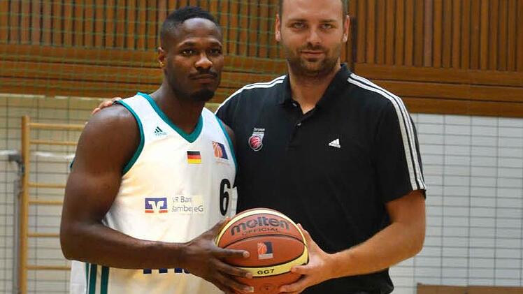 Der Baunacher Trainer Ivan Pavic (r.) hat aufgrund seiner Kontakte Anthony Lee nach Baunach gelotst. Foto: pr