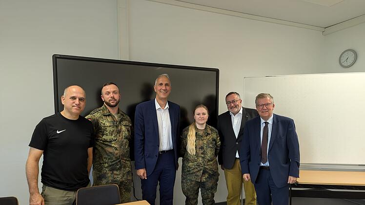 SPD-Abgeordnete zu Besuch bei Bundeswehrfachschule Veitsh&ouml;chheim