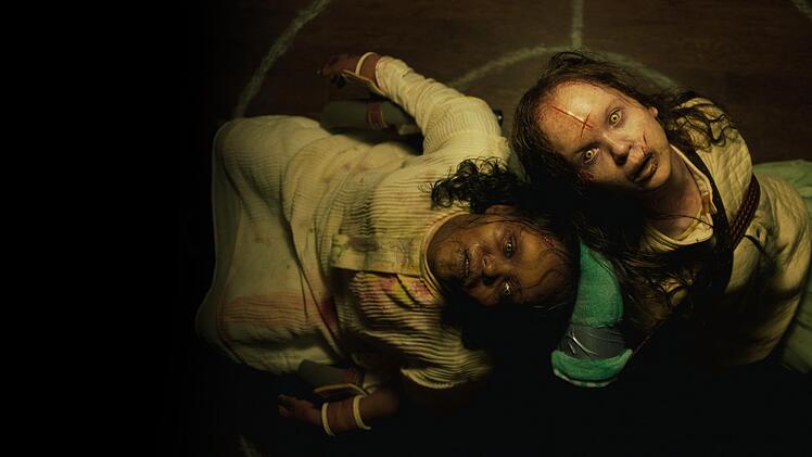 &Uuml;ber 50 Jahre nach dem Horror-Meisterwerk "Der Exorzist" wird die Geschichte mit "Der Exorzist: Bekenntnis" weitererz&auml;hlt. Im Bild: Lidya Jewett (links) und Olivia O'Neill.