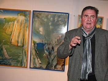 Ohne Starallüren erklärt der Künstler Horst Böhm selbst die Werke.