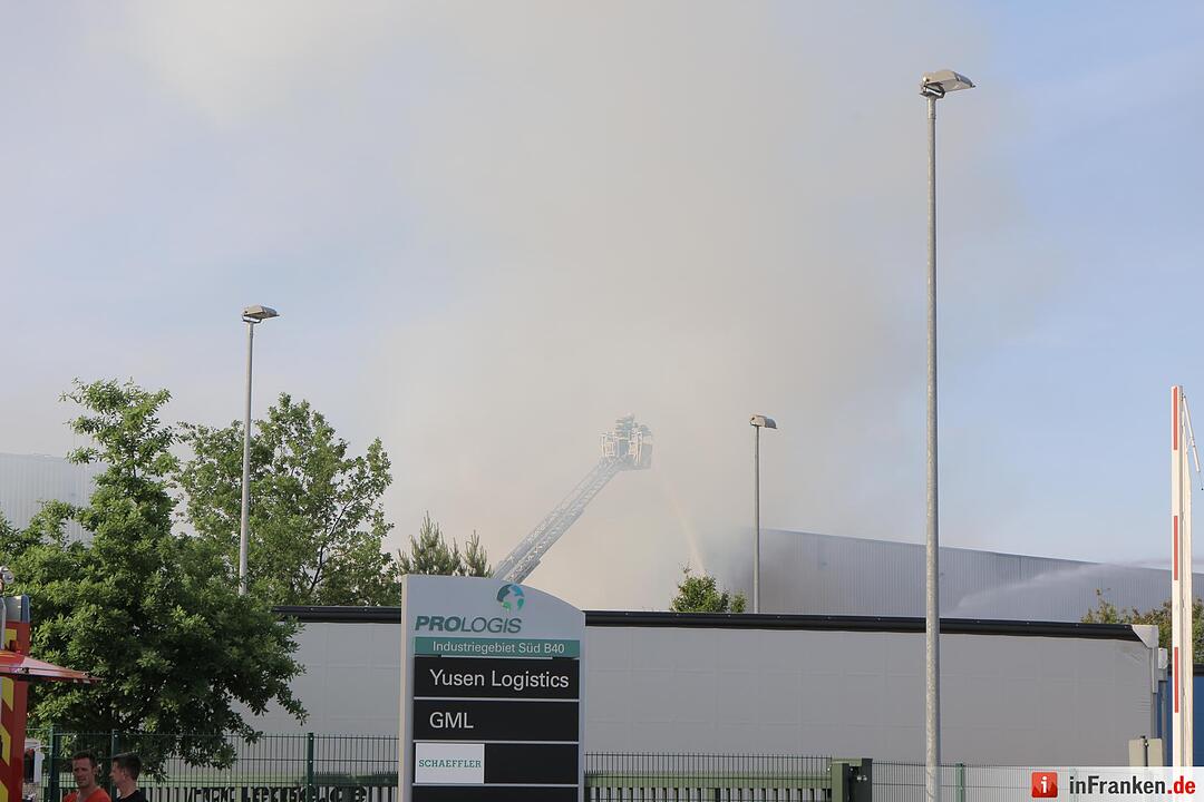 Feuer in Industriebetrieb in Alzenau – Schaulustige behindern Feuerwehr