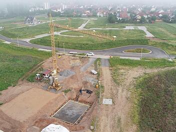Das Baugebiet "Trimberger Weg" (Foto) ist die teuerste Investition im Haushalt des Marktes.  Luftaufnahme: Bernd Kleinschmidt