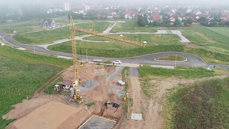 Das Baugebiet "Trimberger Weg" (Foto) ist die teuerste Investition im Haushalt des Marktes.  Luftaufnahme: Bernd Kleinschmidt