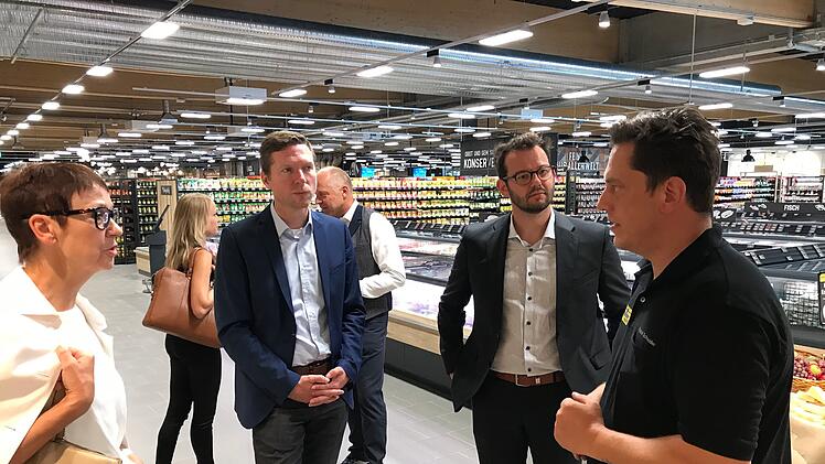Bayreuth: Edeka hat "Super-Center" eröffnet - neue Mega-Filiale bietet Hofladen und 40.000 Produkte