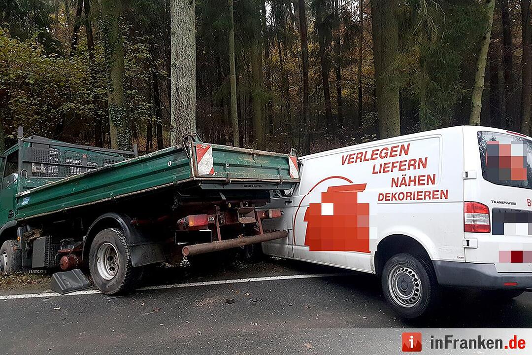 Bei Sigritzau: Laster prallt auf VW-Bus
