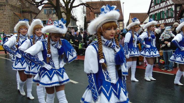 Die Gardemädchen bekamen viel Applaus.   Petra Malbrich