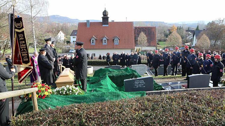 Trauerfeier für Otto Ammon auf dem Reuther Friedhof. Fotos: Barbara Herbst