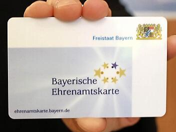 Die Ehrenamtskarte ist ein Renner im Landkreis Kulmbach: 2144 Stück wurden schon ausgegeben. Foto: Leonie Flößel