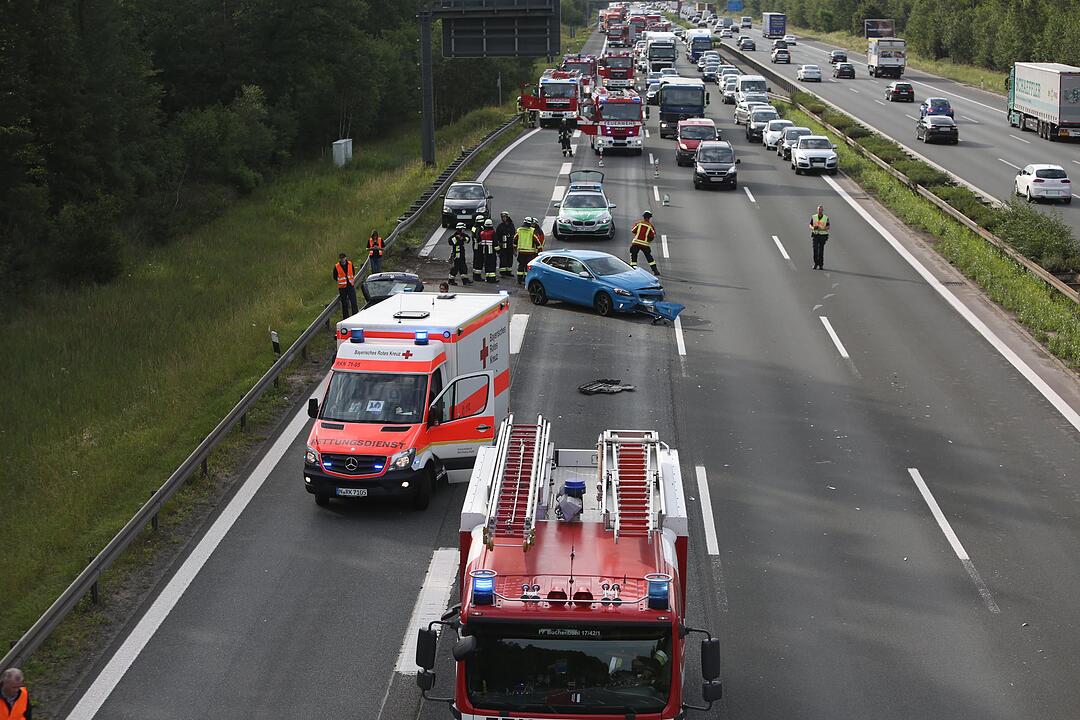 Nürnberg: Probleme mit Rettungsgasse nach Unfall