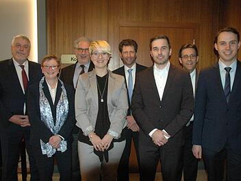 Prämierung durch den VDI (von links): Norbert Tessmer, Christiane Fritze, Hans-Georg Manns, Nina Brehm, Michael Steber, Manuel Hellmuth, Philipp Epple, Martin Schmitt Foto: Edwin Meißinger