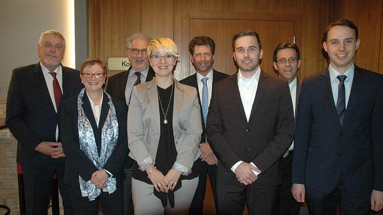 Prämierung durch den VDI (von links): Norbert Tessmer, Christiane Fritze, Hans-Georg Manns, Nina Brehm, Michael Steber, Manuel Hellmuth, Philipp Epple, Martin Schmitt Foto: Edwin Meißinger