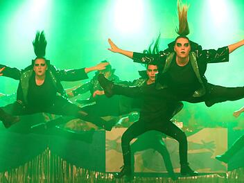 Dynamik pur: Das New Age Dance Team begeisterte auch im Strullendorfer Morgenland die Faschings-Freaks.Bertram Wagner